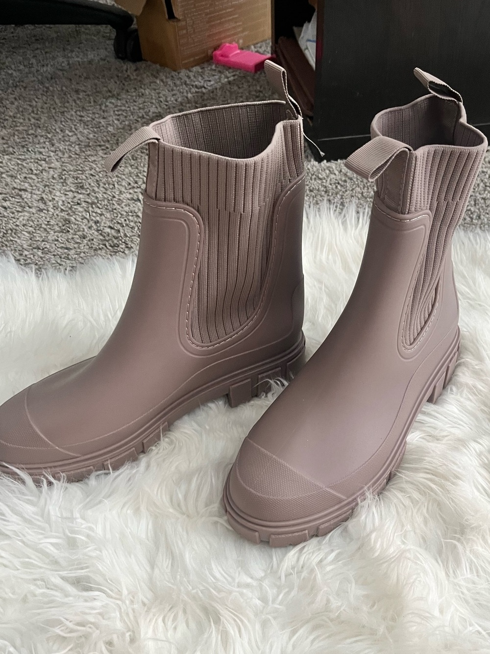 Women’s Chelsea Rain Boots in Dusty Mauve